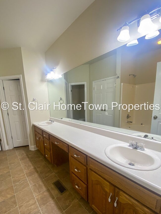 Building Photo - Great Family Home