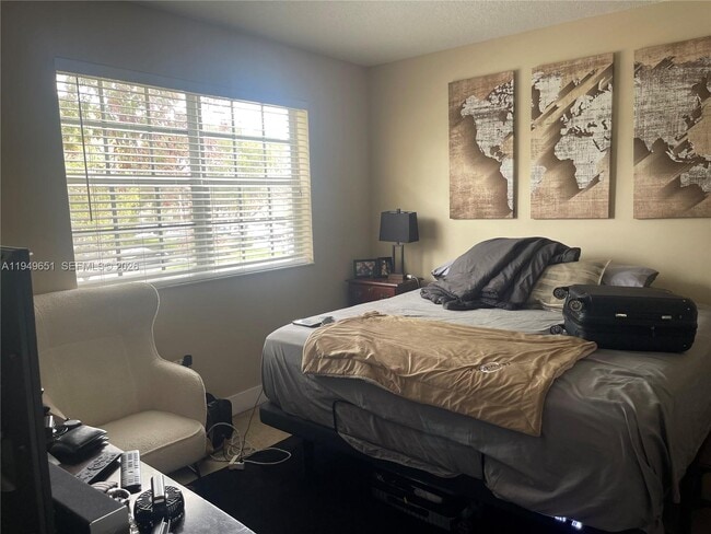 Building Photo - 160 SW 117th Terrace