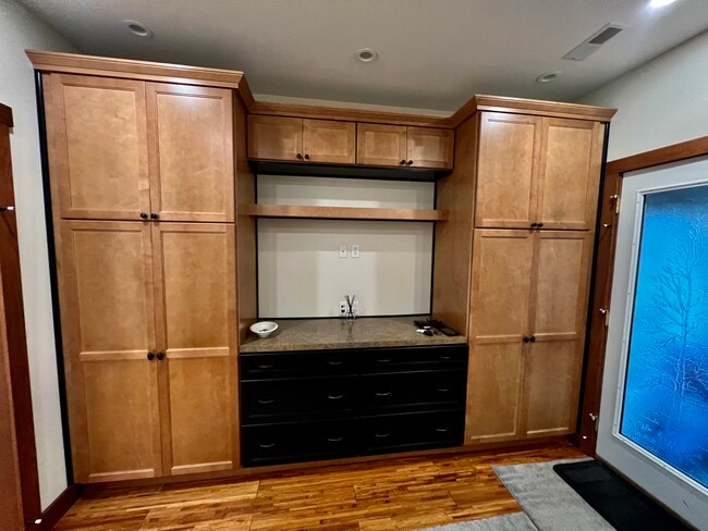 Building Photo - 1003 Court St