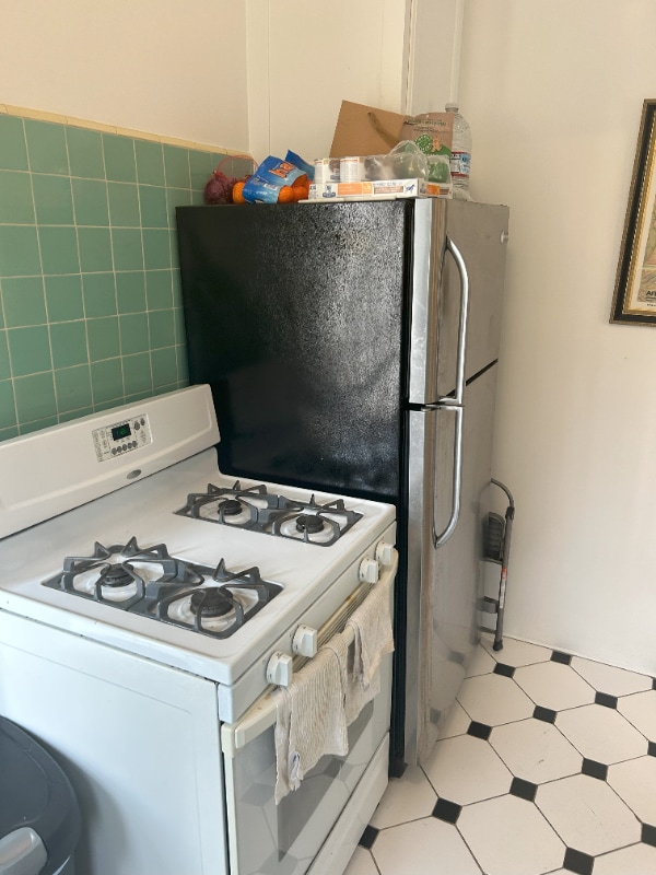 Building Photo - 5924 W 2nd St