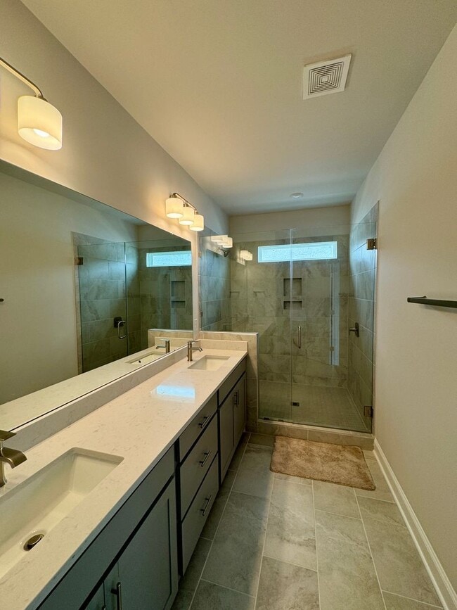 Building Photo - Beautiful 3BR/2BA w/ Office Townhouse in P...