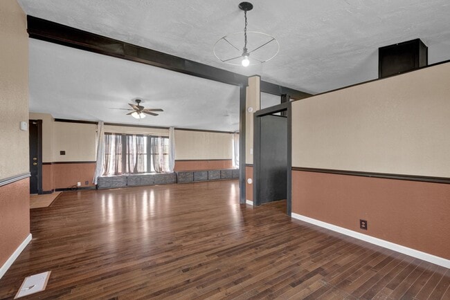 Building Photo - Country home for Lease!