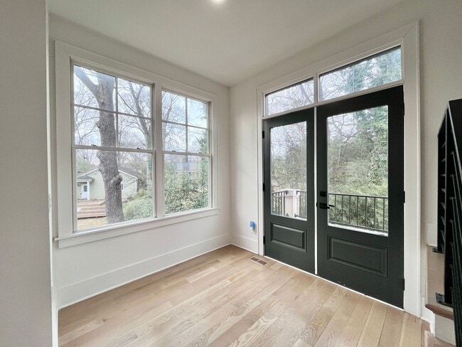 Building Photo - 614 West Blvd