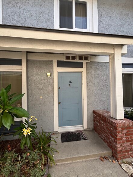Front Door - 527 Spring Rd