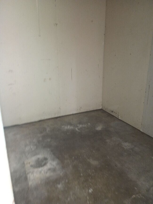 Building Photo - 224 Southlawn Dr