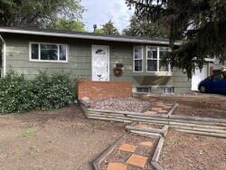 Primary Photo - 2 bedroom - Bennett Avenue Duplex. Main level