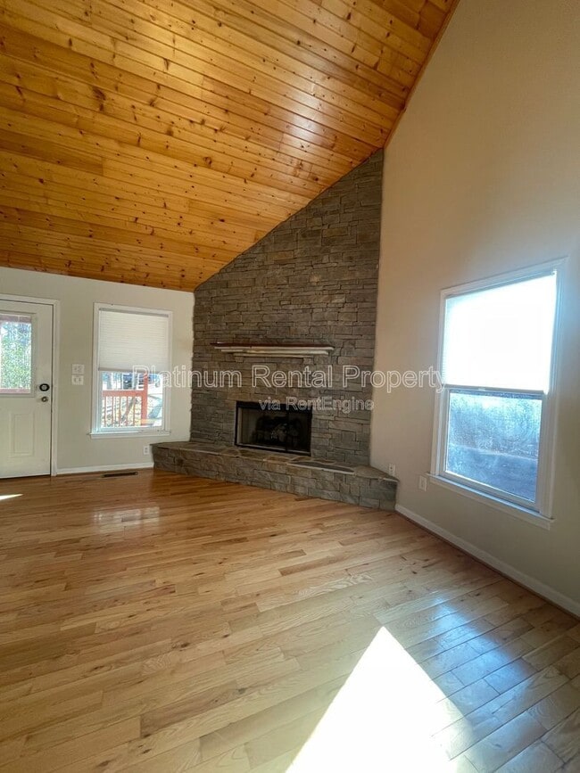 Building Photo - 265 Hound Dog Ln