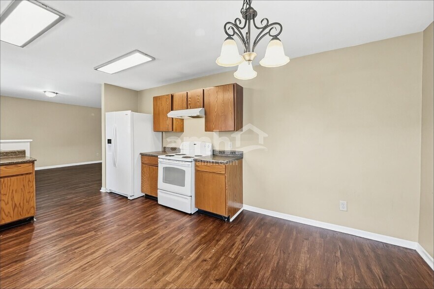 Building Photo - 2361 Blackthorn Dr