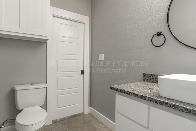 Building Photo - 1419 S 7th Ave