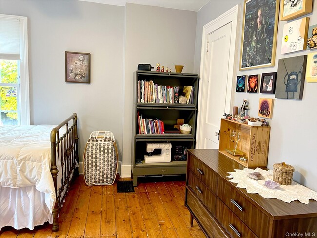 Building Photo - 369 Verplanck Ave