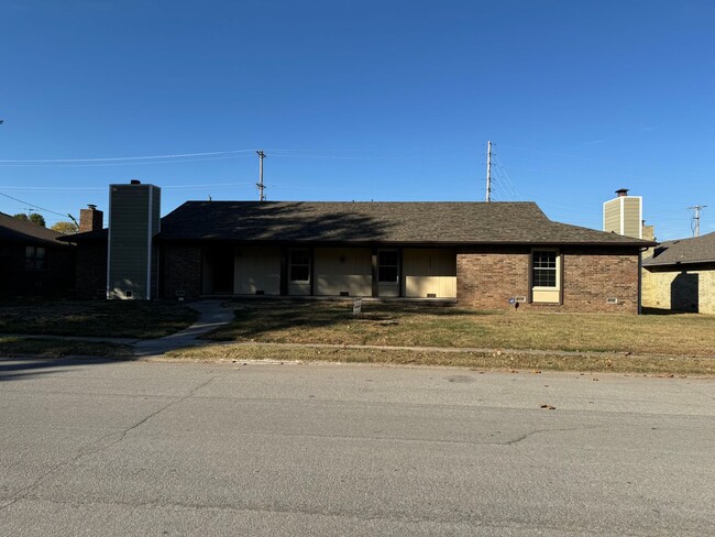 Building Photo - 1731-1733 E Lark, Springfield