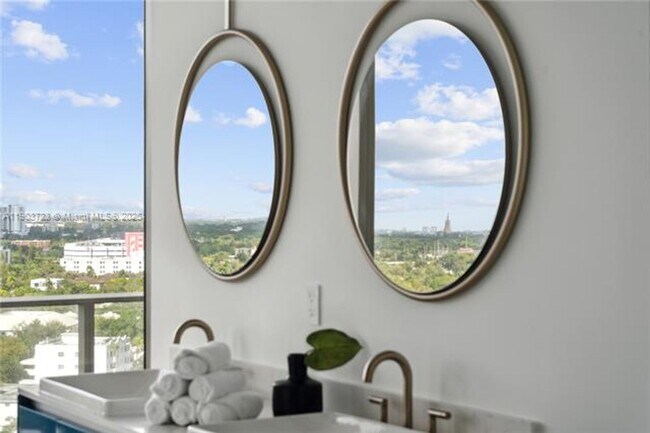 Building Photo - 2678 Tigertail Ave