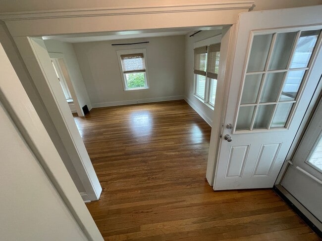 Building Photo - Charming Bungalow