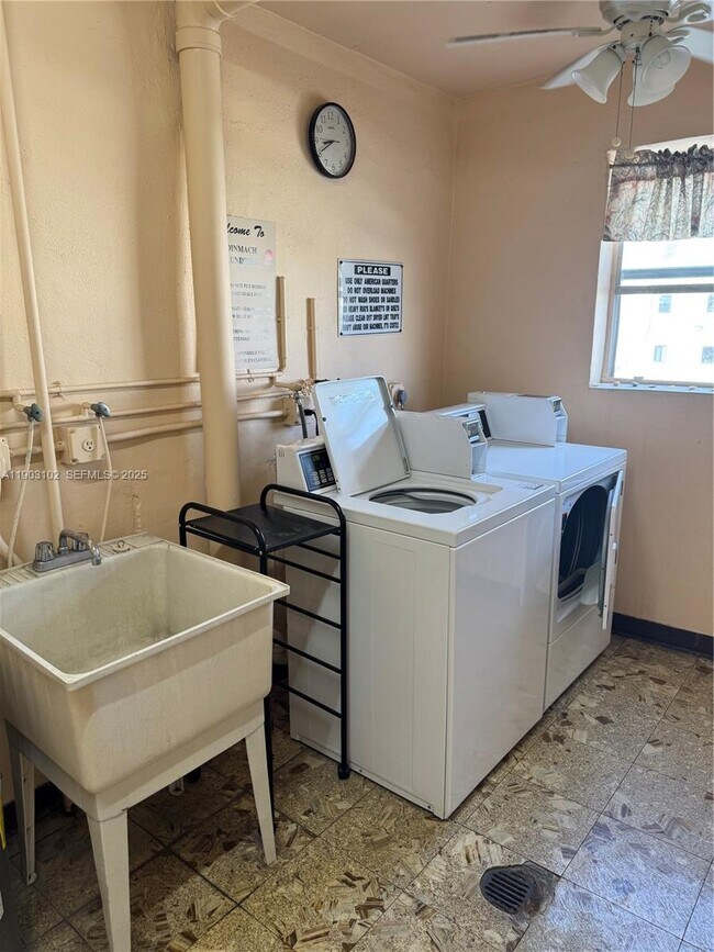 Building Photo - 505 E Dania Beach Blvd