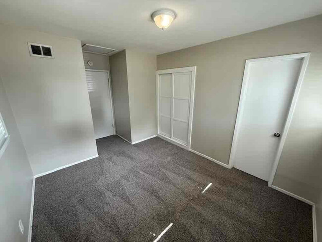 Building Photo - 7860 Sunny Brae Ave