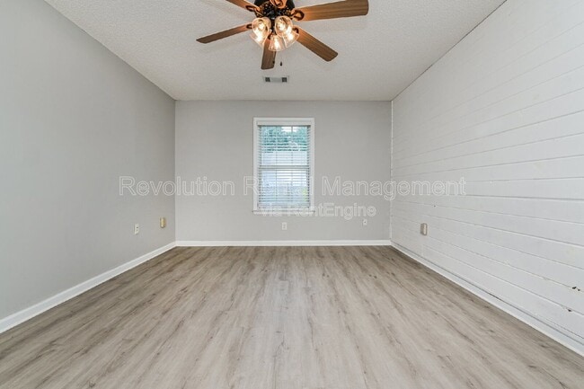 Building Photo - 1740 Summerwoods Ln
