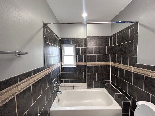Building Photo - Baltimore - 4 Bedrooms and 2 baths Available!