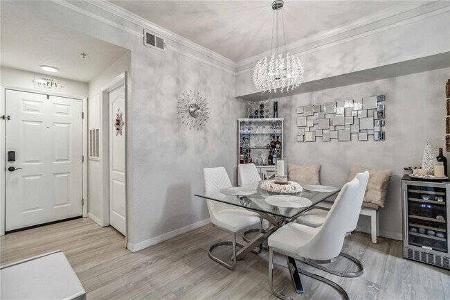 Building Photo - 4106 Central Sarasota Pkwy