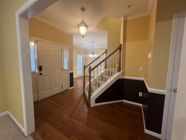 Building Photo - 565 Batty Way