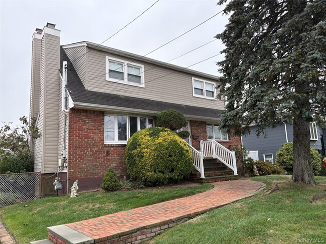 Building Photo - 3610 Ionia St