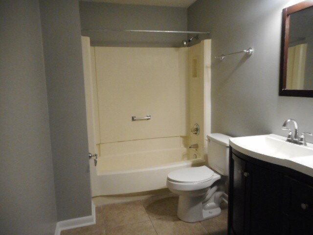 Upstairs full bathroom. - 3517 Barron Way