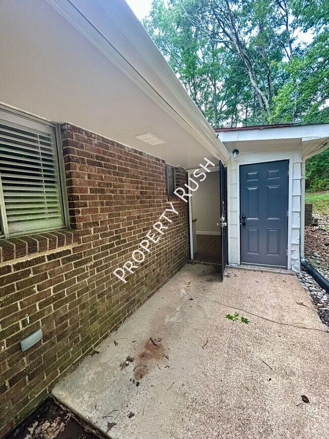 Building Photo - 3902 Youngstown Rd