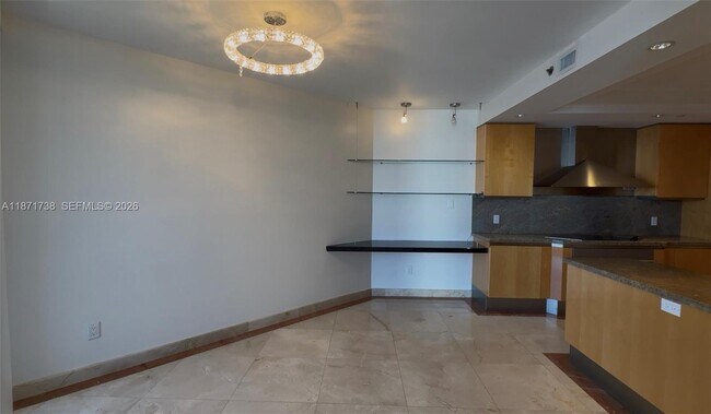 Building Photo - 2600 Island Blvd