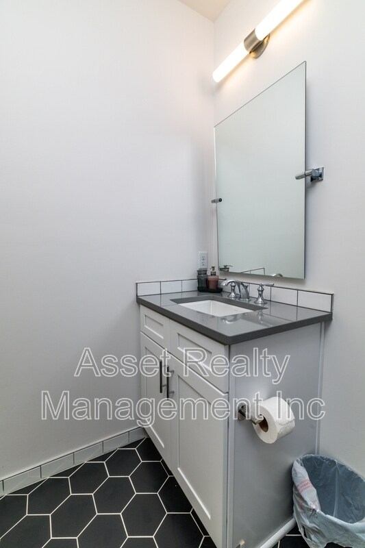 Building Photo - 1110 Franck St