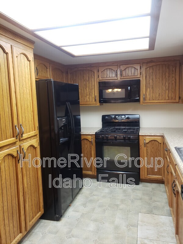 Building Photo - 1545 Bluebird Ln
