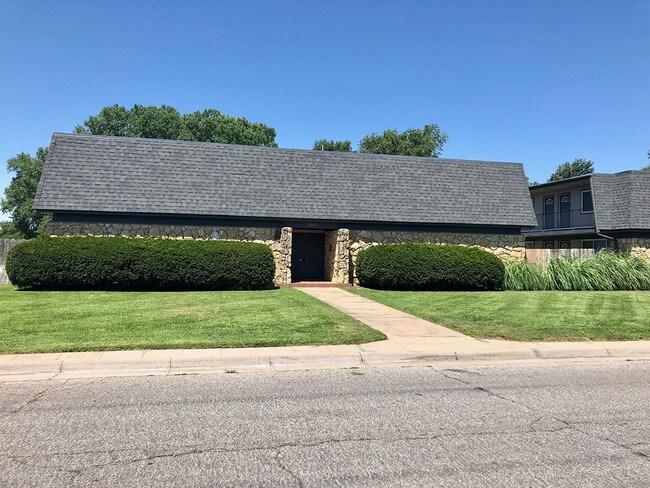 Building Photo - 3007-3009 Sierra Pkwy