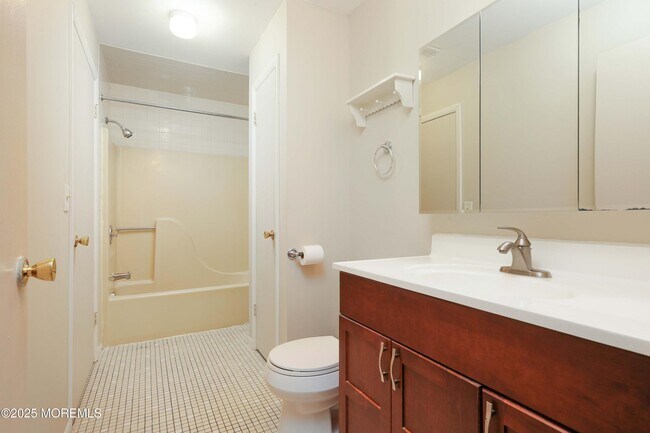Building Photo - 705 Zlotkin Cir