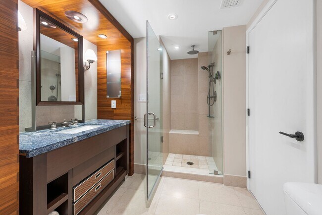 Building Photo - 6801 Collins Ave