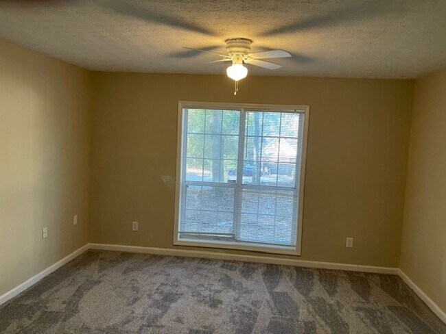 Building Photo - 385 Burch Rd