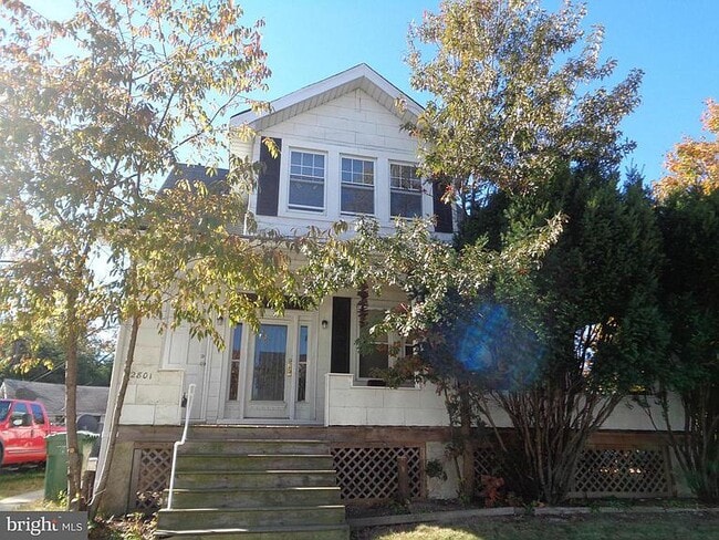 Building Photo - 2801 Louise Ave
