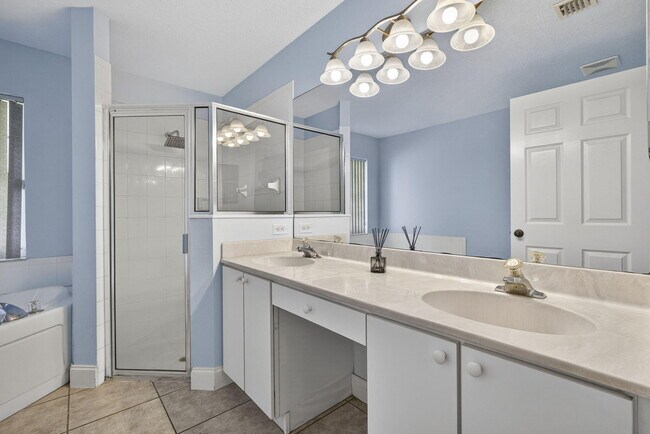 Building Photo - 11646 63rd Ln N