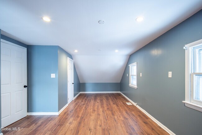 Building Photo - 6 Utica Ave