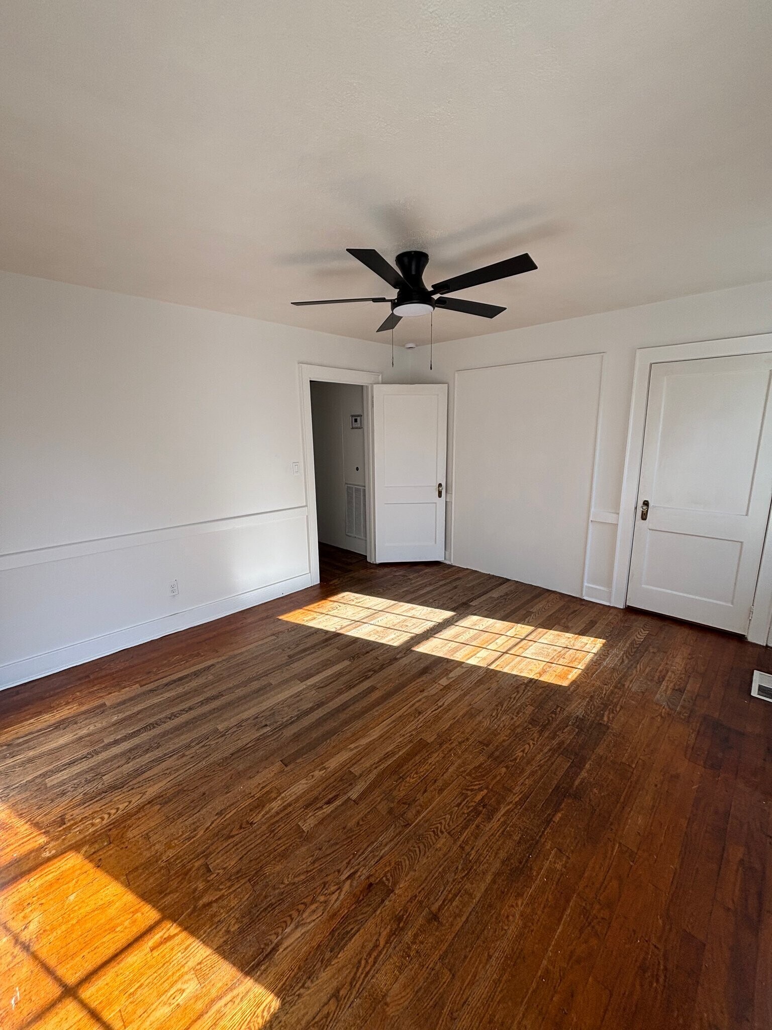 Building Photo - 1402 E 51st St