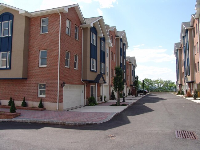 Building Photo - 620 38th St