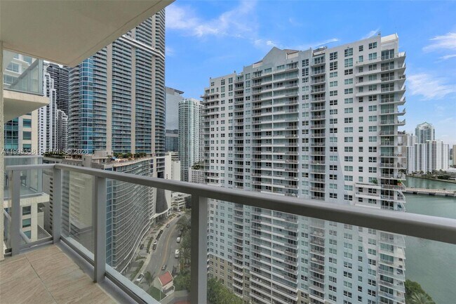 Building Photo - 1155 Brickell Bay Dr
