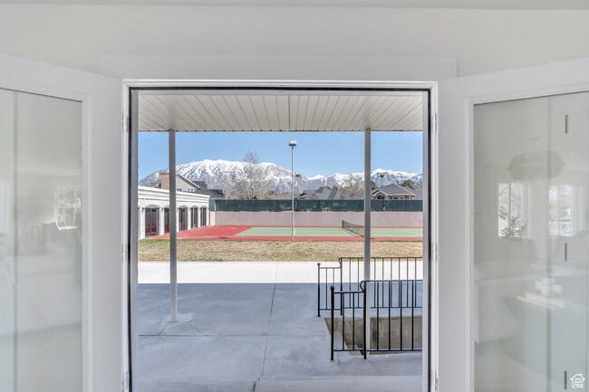 Building Photo - 881 S 635 W