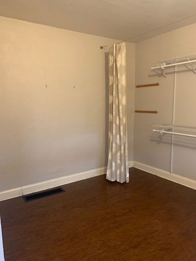 Building Photo - Classic Updated Bungalow.  2 bed with flex...