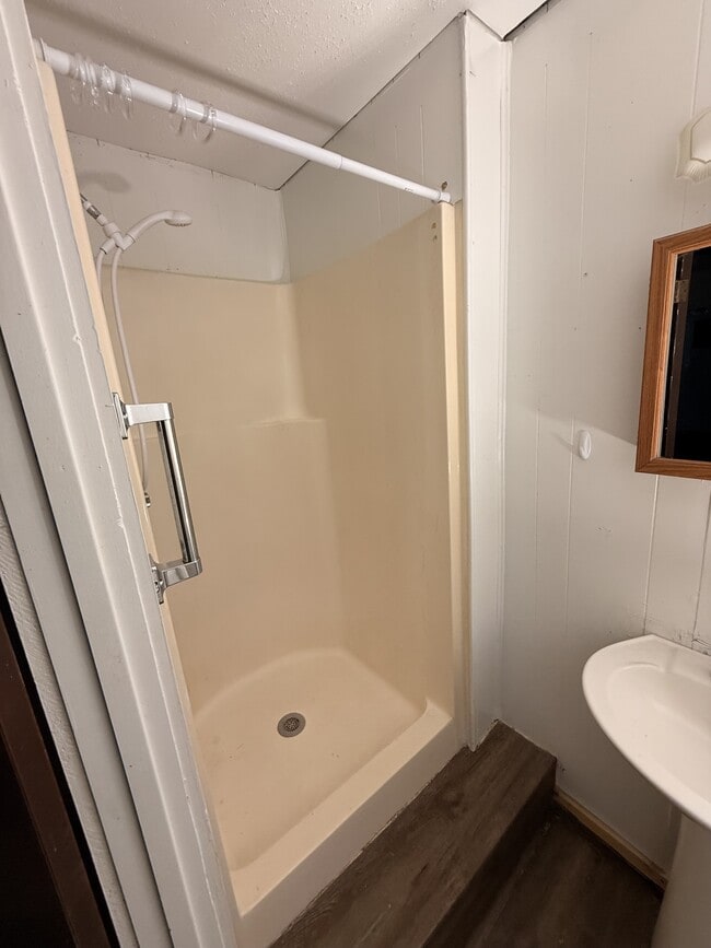 Building Photo - 204 S Birch St