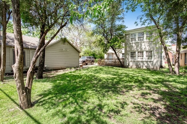 Building Photo - 5442 Longview St