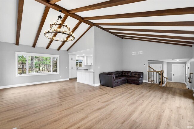 Building Photo - 633 S Ravencrest Ave