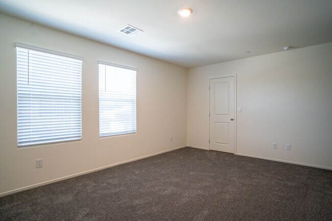 Building Photo - Modern 3-Bedroom, 3-Bathroom Home with Sma...