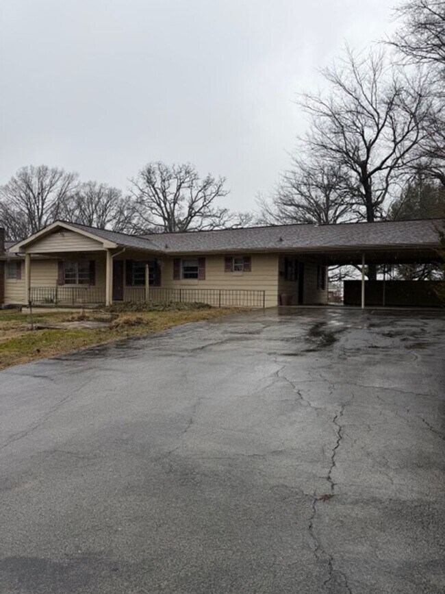 Building Photo - Maryville City  37801 - 3 bedroom, 2.5 bath home - Contact Debra Davis (865) 591-8281