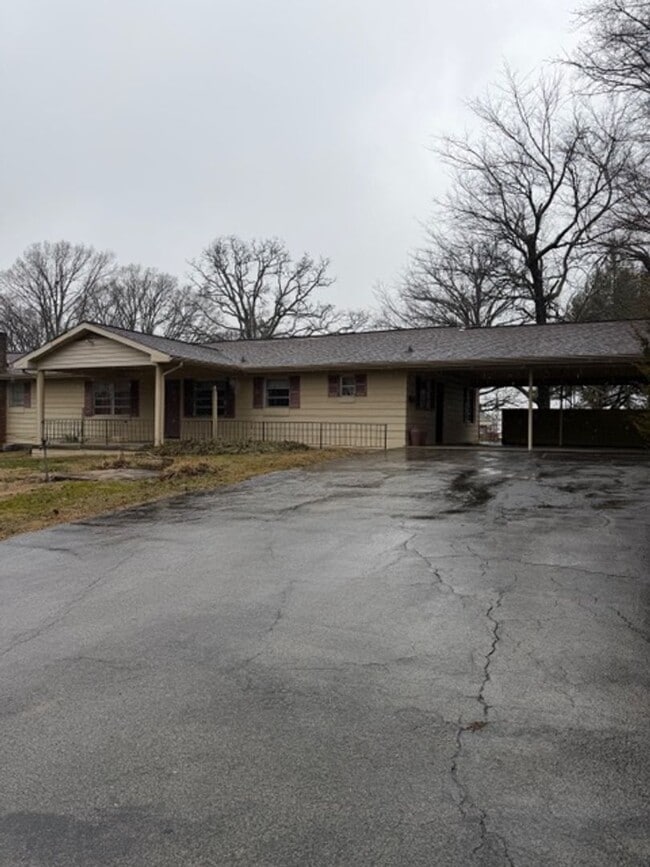 Building Photo - Maryville City  37801 - 3 bedroom, 2.5 bath home - Contact Debra Johnson (865) 591-8281