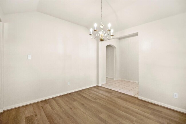 Building Photo - 3619 Slocom Dr