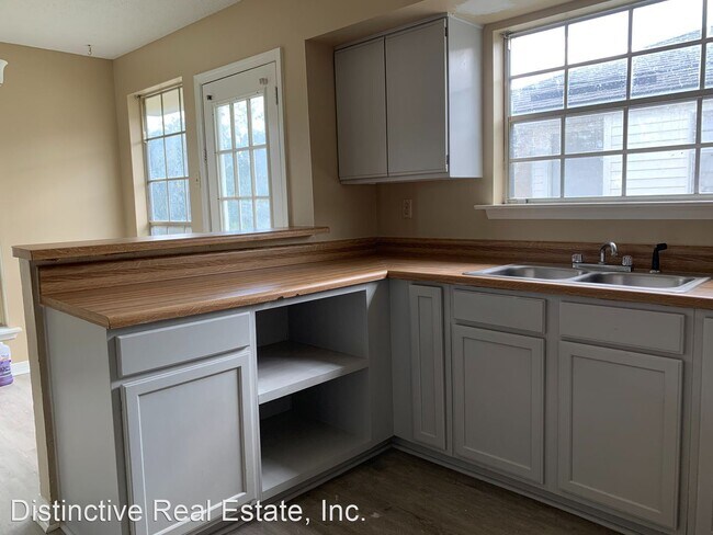 Building Photo - 3 br, 1.5 bath House - 104 Parkway North