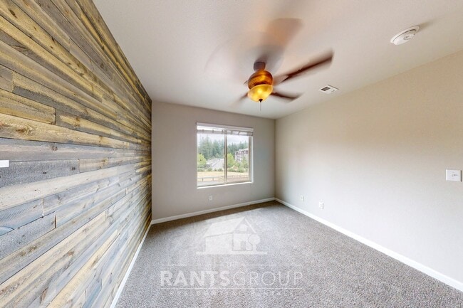 Building Photo - Stylish 3-Bedroom Townhome in Great West Olympia Location